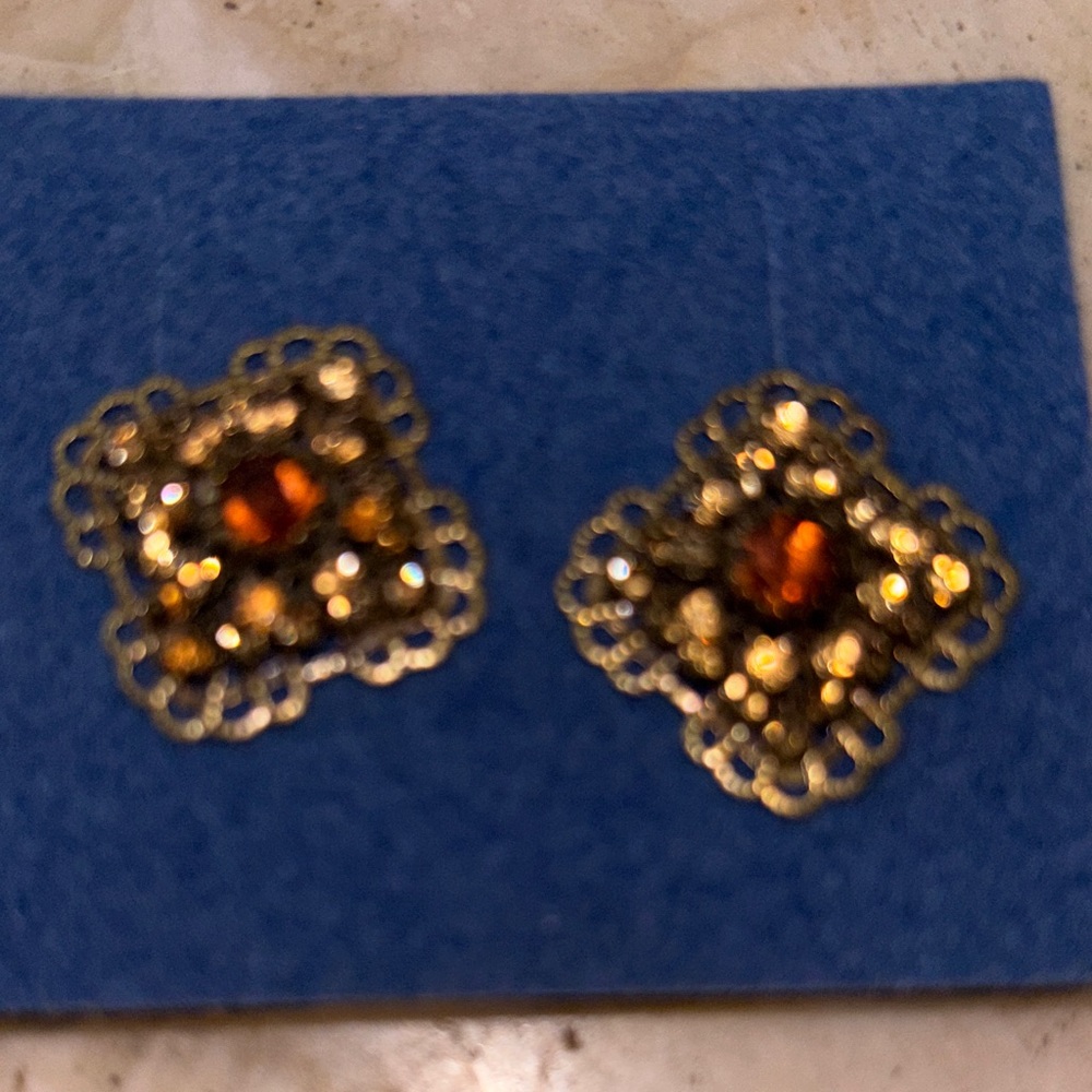 Avon Gold and Amber Earrings - Picture 3 of 4